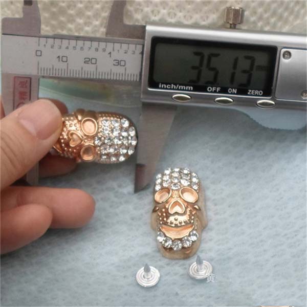 K139 Skull Head Rivets 35x20mm 100pcs/bag