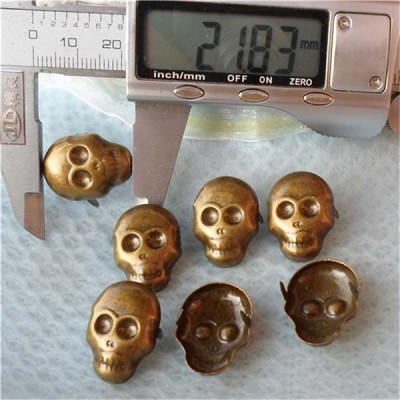 A047 Skull Shaped Studs 22x16mm 100pcs/bag