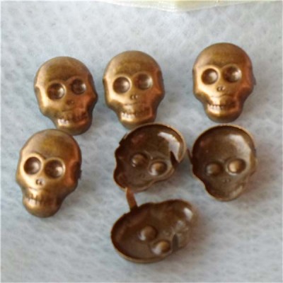 A047 Skull Shaped Studs 22x16mm 100pcs/bag