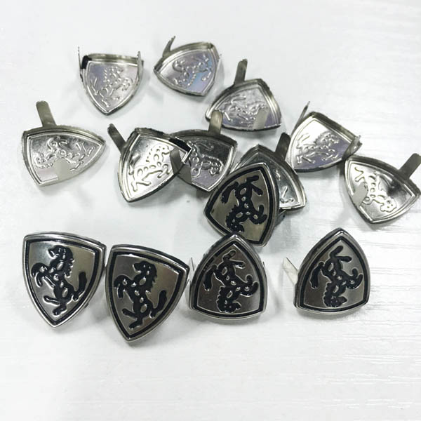 B103 Horse Iron/Brass Studs 14x17mm 1000pcs/bag