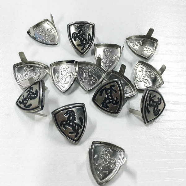 B103 Horse Iron/Brass Studs 14x17mm 1000pcs/bag