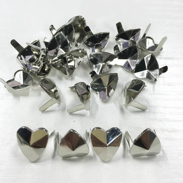 B104 Hearts Iron/Brass Studs 2.5x14.5mm 1000pcs/bag