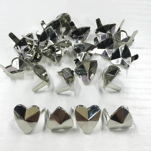 B104 Hearts Iron/Brass Studs 2.5x14.5mm 1000pcs/bag