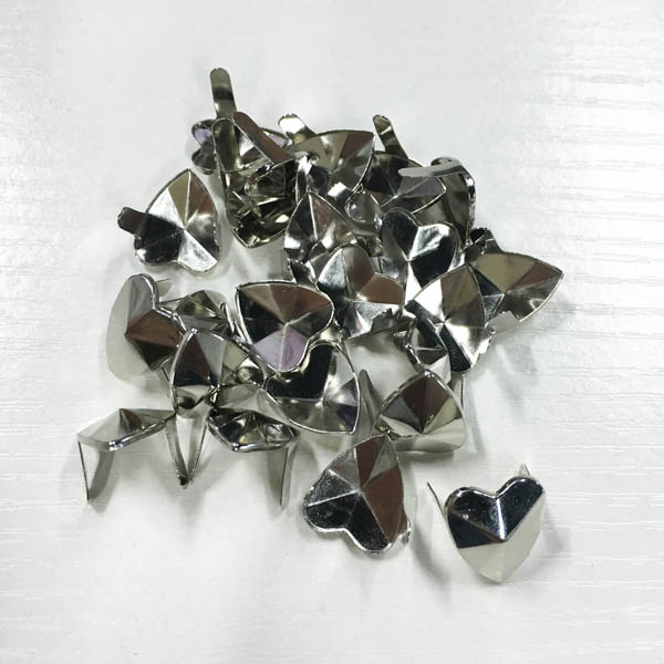 B104 Hearts Iron/Brass Studs 2.5x14.5mm 1000pcs/bag