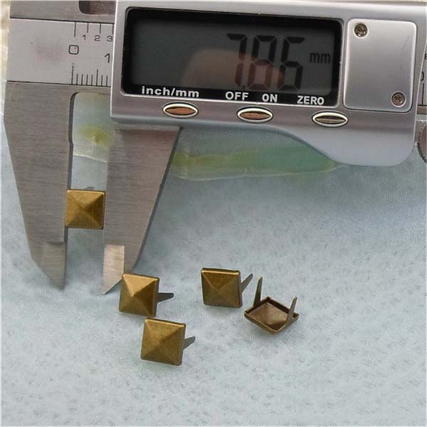 A005Two-Claws Pyramid Two Claws Studs(iron/brass) 8mm 1000pcs/bag