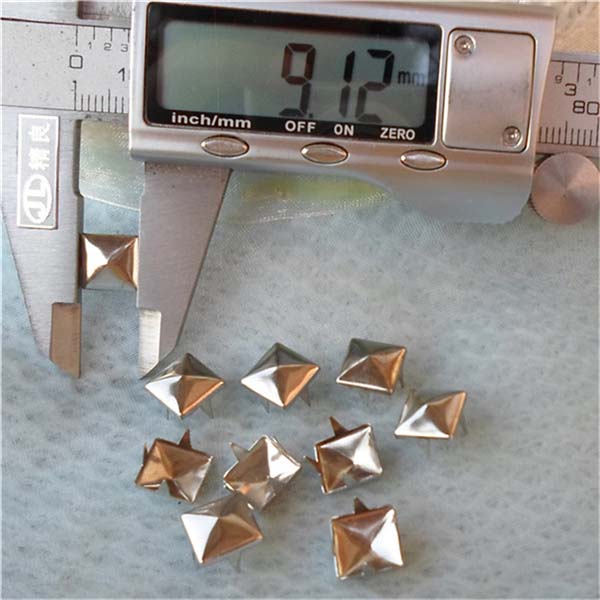 A006 Pyramid Studs(iron/brass) 9mm 1000pcs/bag