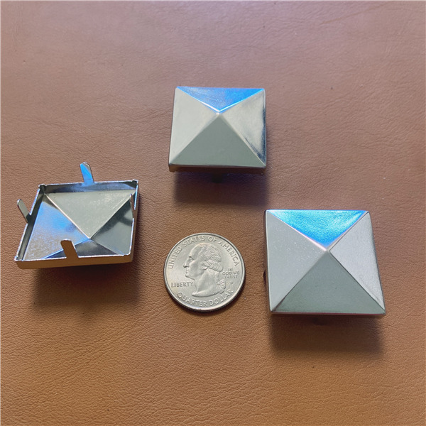 D3030 Pyramid Studs(iron/brass) 30mm 100pcs/bag