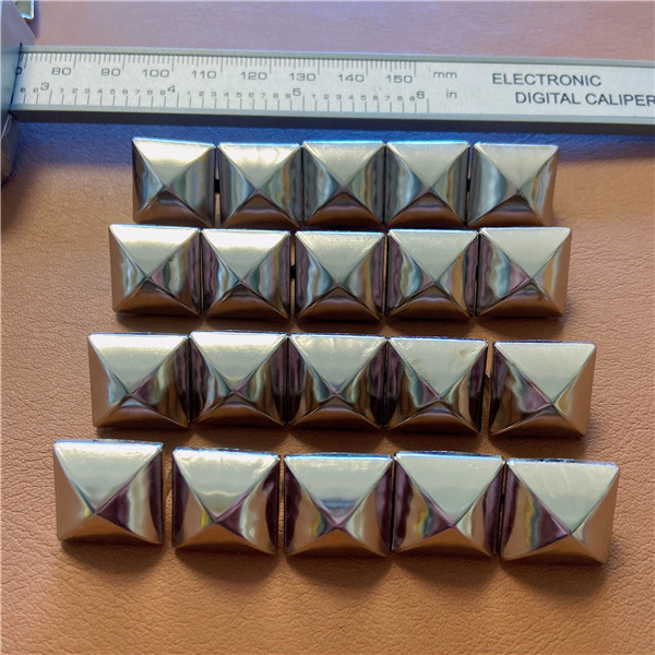 FK16  Pyramid Square 2 Prongs Studs 16mm 5/8 inch  Large  Silver 100pcs/bag