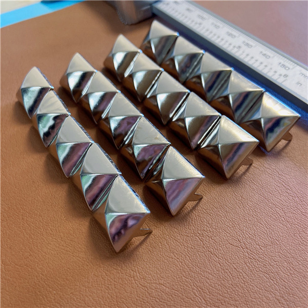 FK16  Pyramid Square 2 Prongs Studs 16mm 5/8 inch  Large  Silver 100pcs/bag