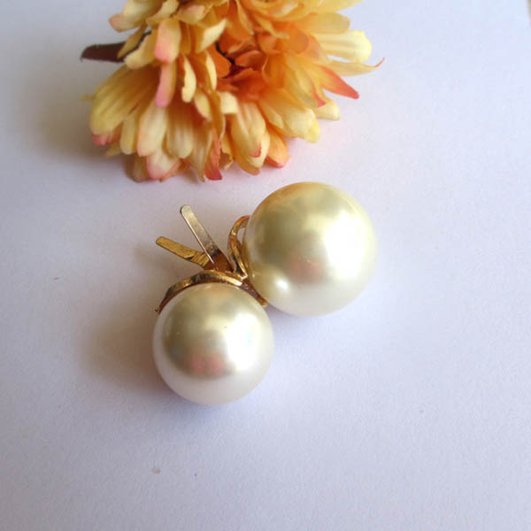 XL117 Picture large pearl buckle shoes flowers/Plush Shoes Accessories/Pearl-white size/Korean decorative shoes 57x30x25mm MOQ 10pcs