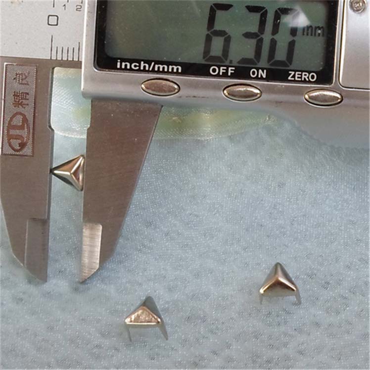 ZDSJ-0007 Silver Triangle Studs(iron/brass) 6.3mm 1000pcs/bag